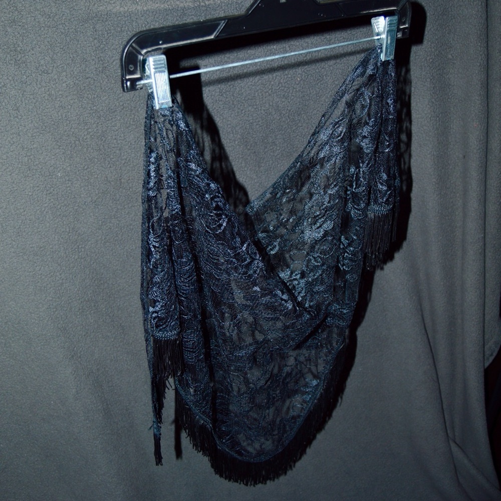 Lace, triangular scarf of fringe